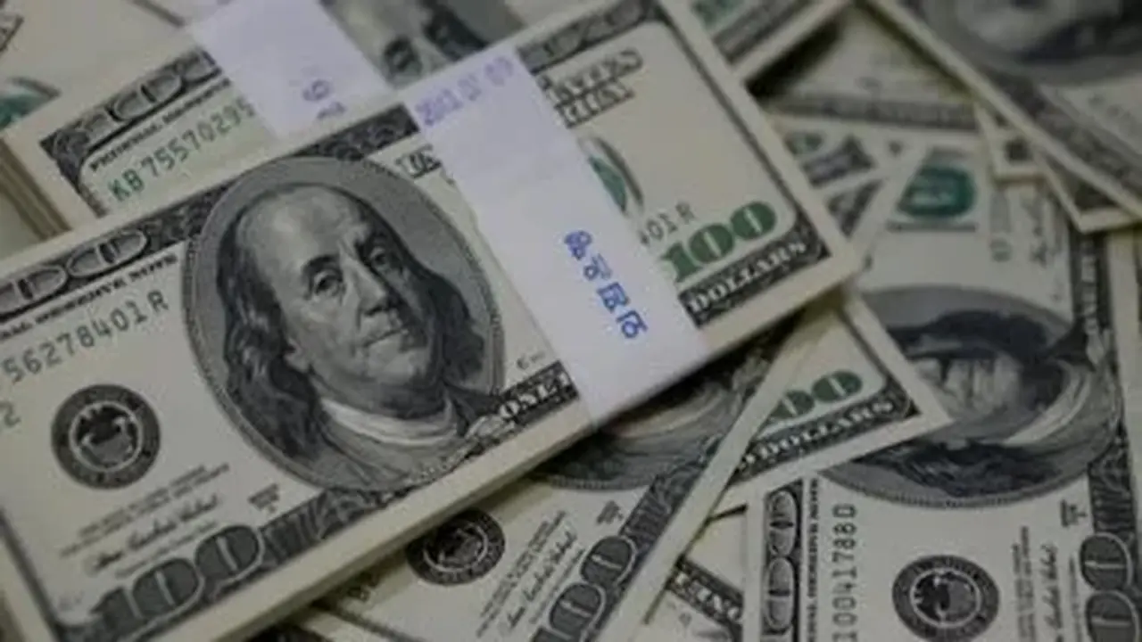 سعر الدولار يتجاوز 47.45 جنيه في البنك الأهلي المصري ويؤثر على سوق الصرف المحلي